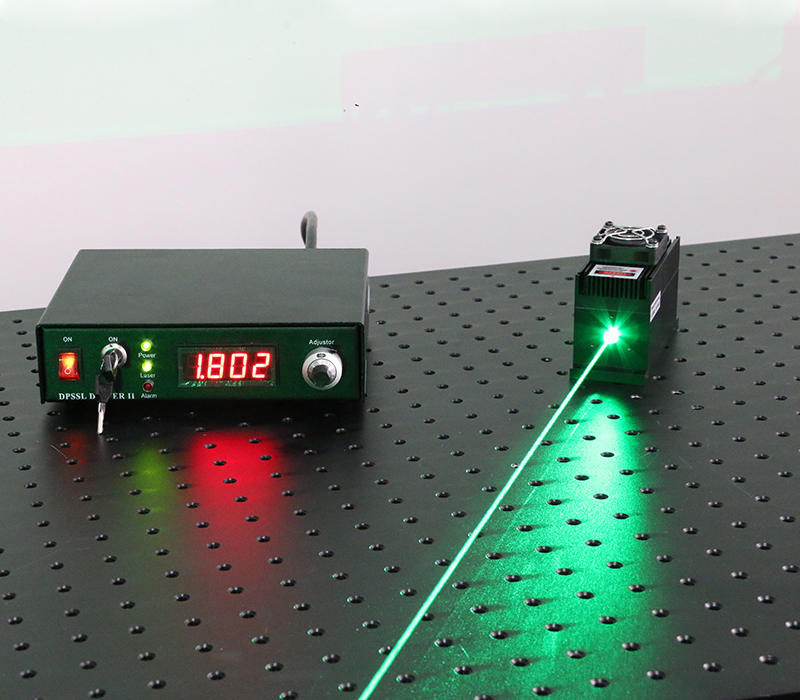 高精度 530nm±0.5nm 900mW 緑色レーザー ラボ研究レーザーシステム